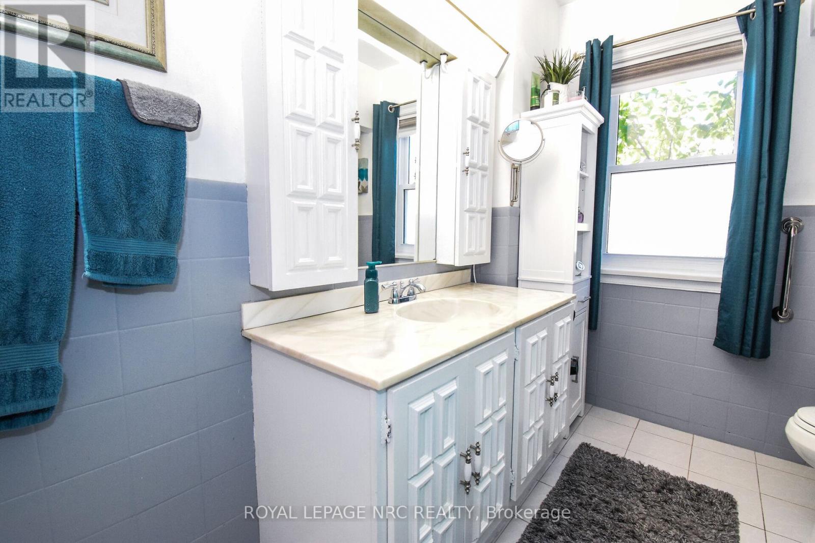 5367 Kitchener Street, Niagara Falls, Ontario  L2G 1B6 - Photo 19 - X12470099