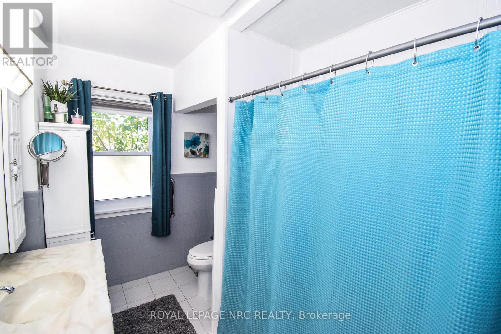 5367 Kitchener Street, Niagara Falls, Ontario  L2G 1B6 - Photo 20 - X12470099