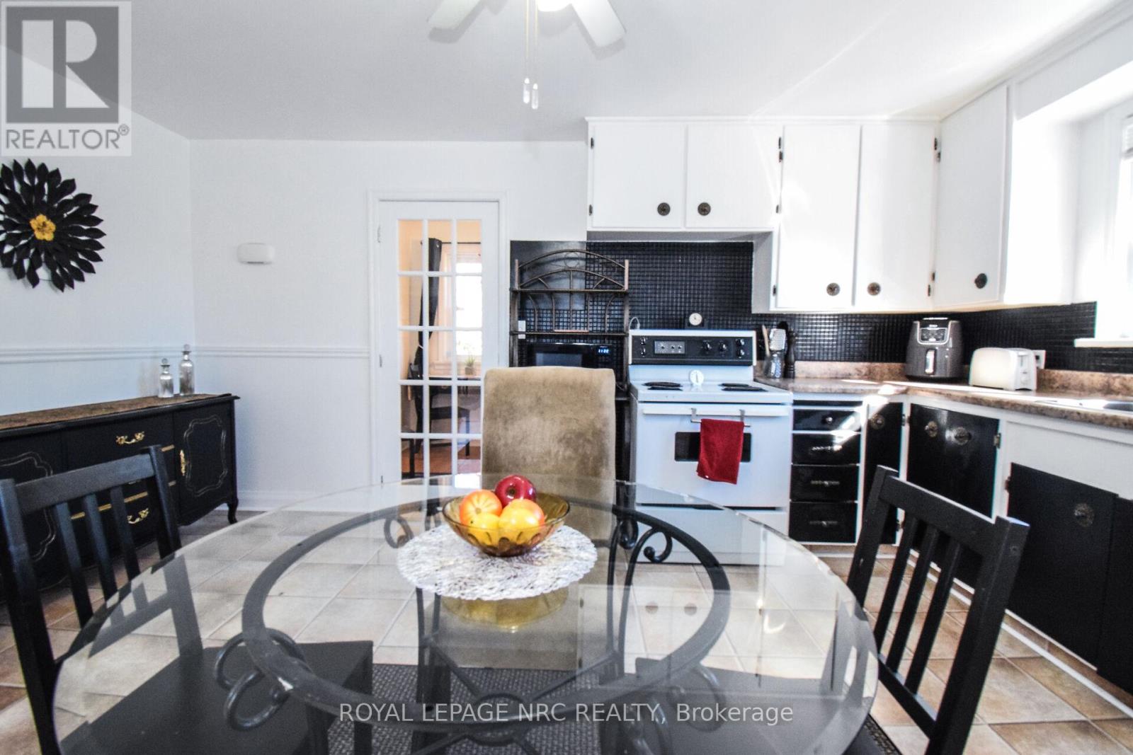 5367 Kitchener Street, Niagara Falls, Ontario  L2G 1B6 - Photo 31 - X12470099