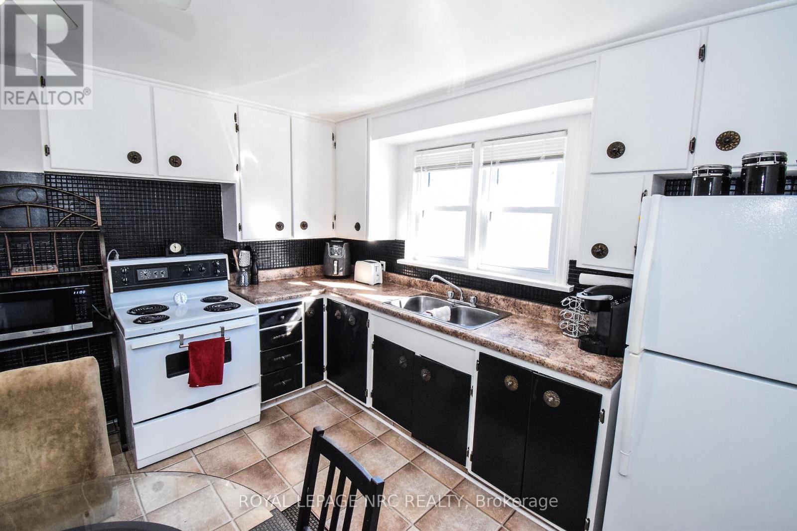 5367 Kitchener Street, Niagara Falls, Ontario  L2G 1B6 - Photo 32 - X12470099