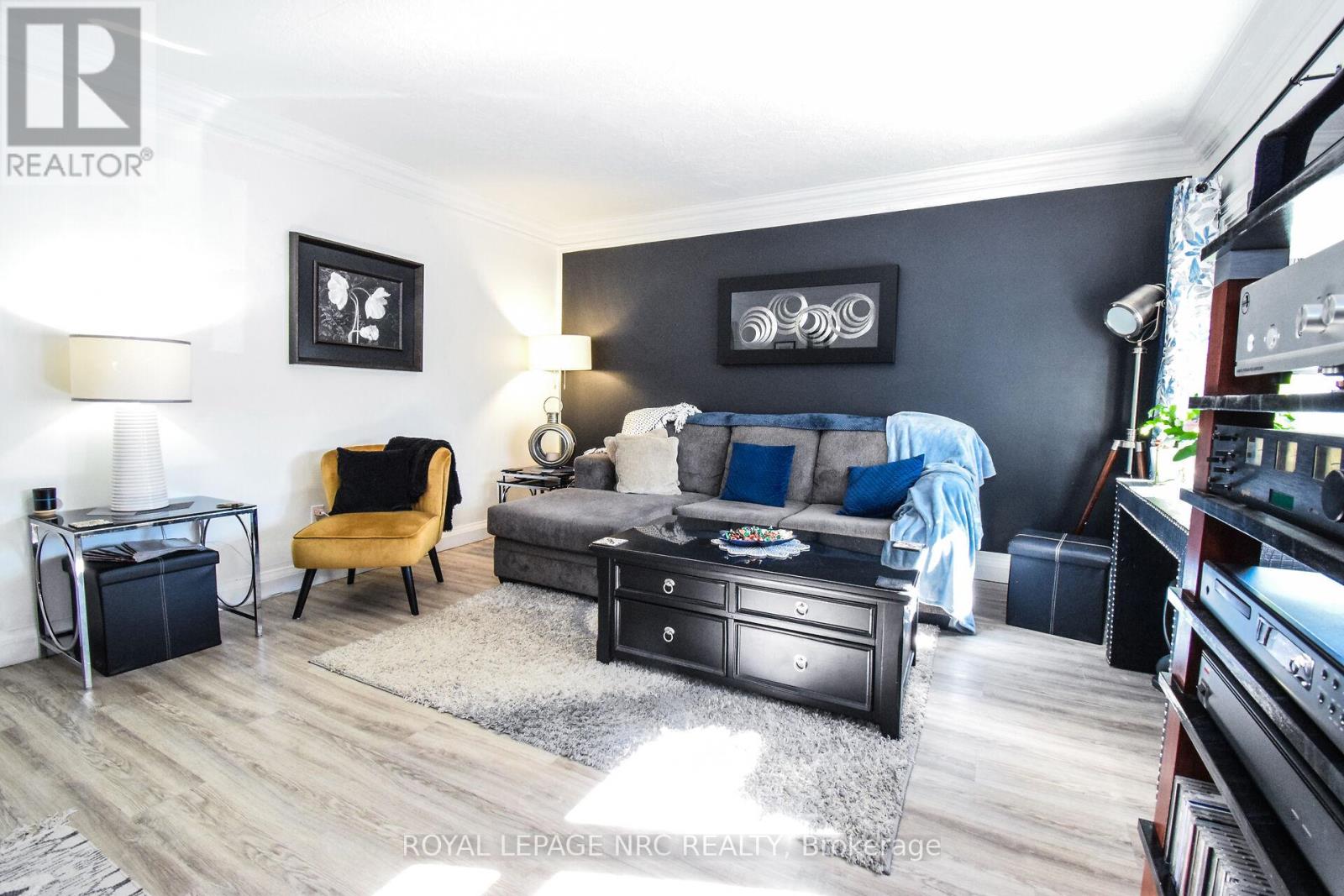 5367 Kitchener Street, Niagara Falls, Ontario  L2G 1B6 - Photo 4 - X12470099