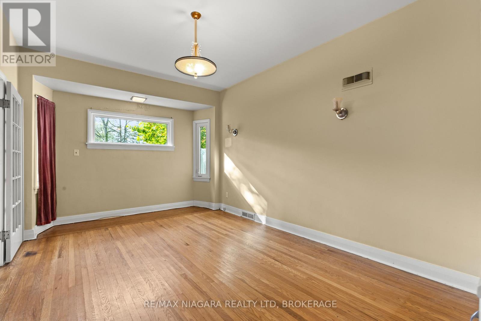 87 Fitch Street, Welland, Ontario  L3C 4V3 - Photo 17 - X12473584