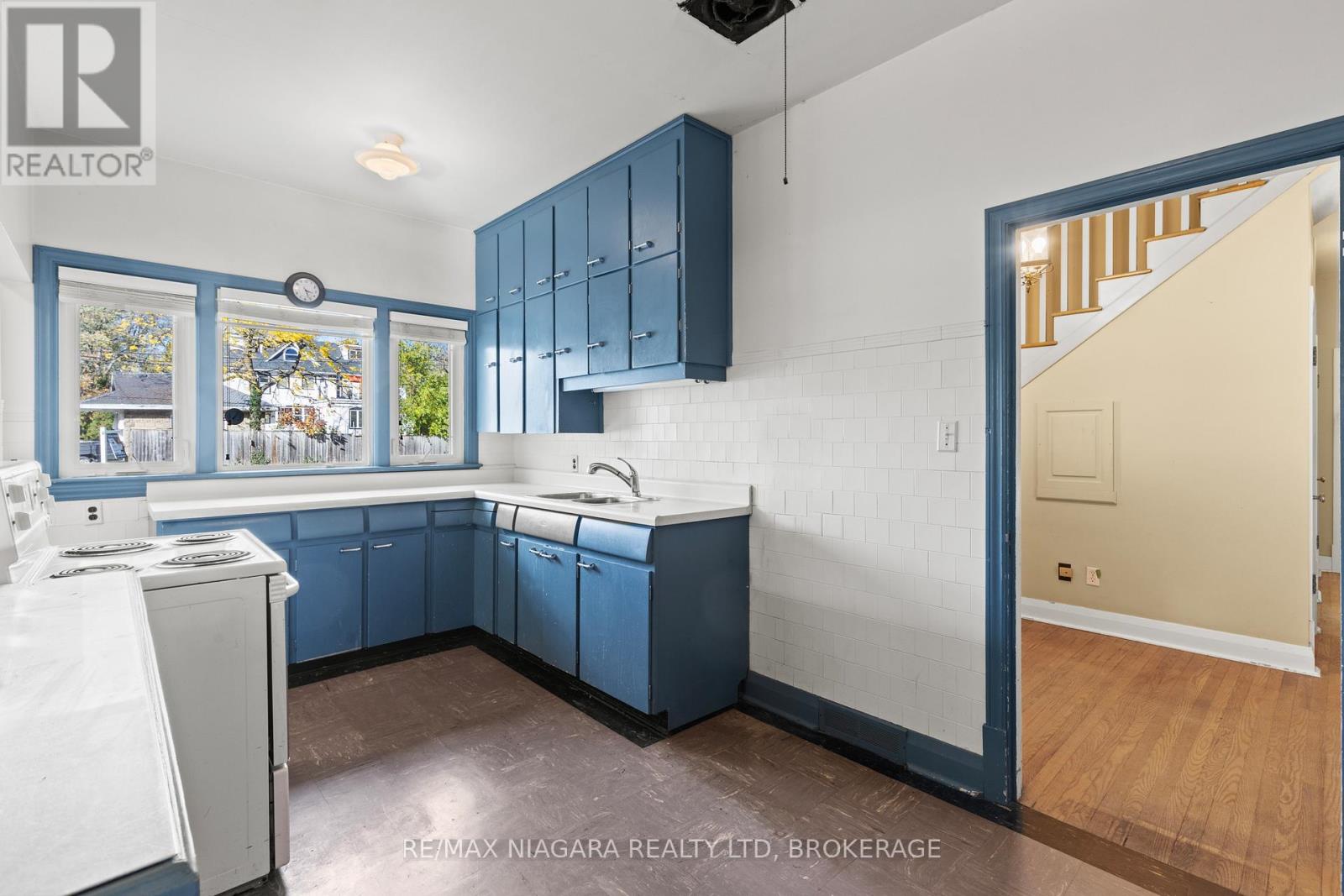 87 Fitch Street, Welland, Ontario  L3C 4V3 - Photo 8 - X12473584