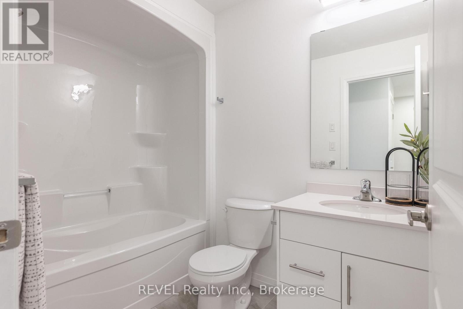 34 - 35 Southworth Street N, Welland, Ontario  L3B 1X8 - Photo 19 - X12474077