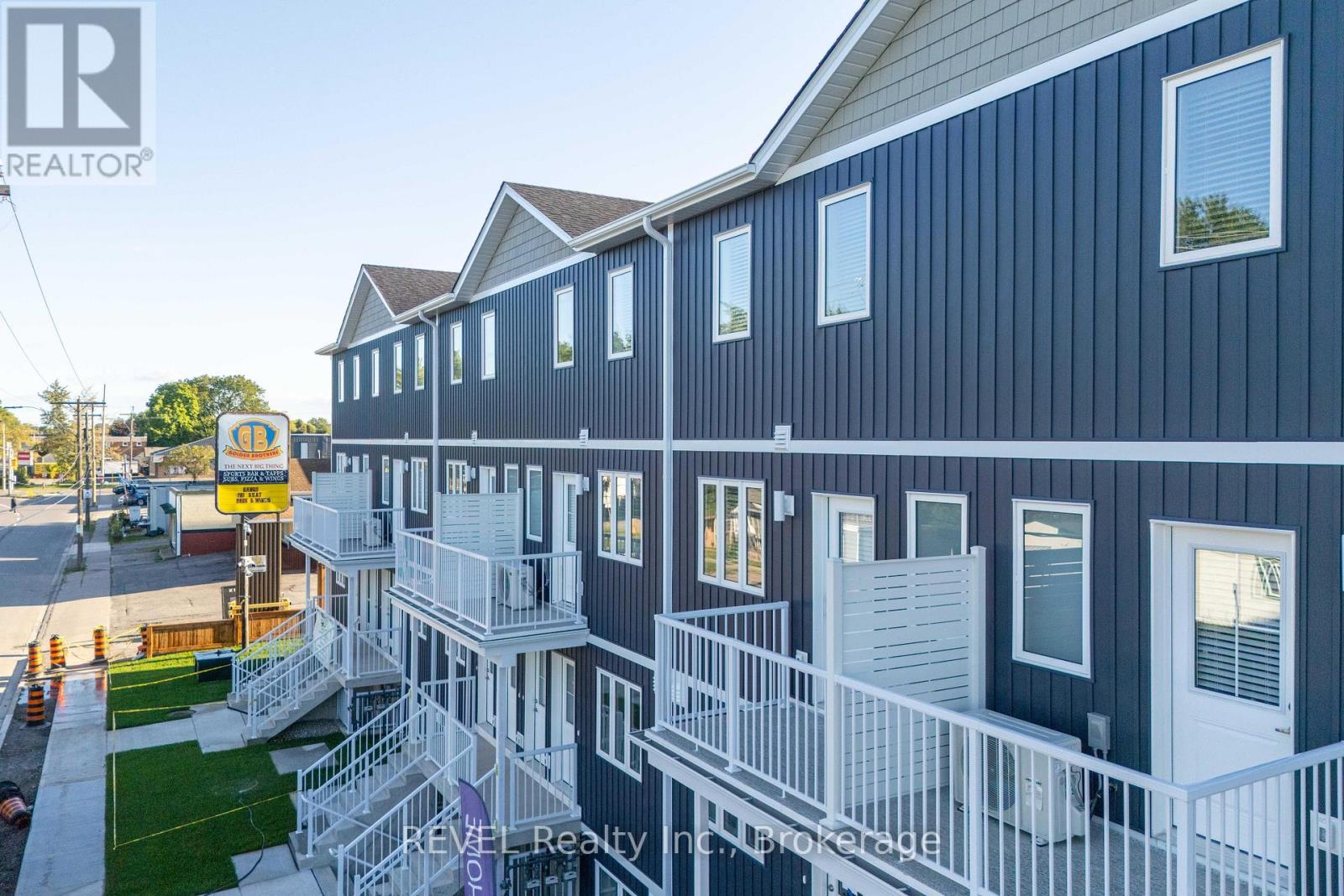 34 - 35 Southworth Street N, Welland, Ontario  L3B 1X8 - Photo 2 - X12474077