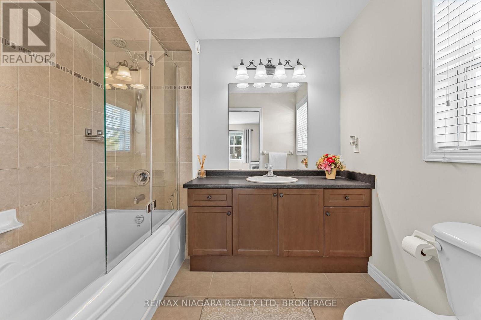 750 Lakeshore Road, Fort Erie, Ontario  L2A 0B4 - Photo 17 - X12474162