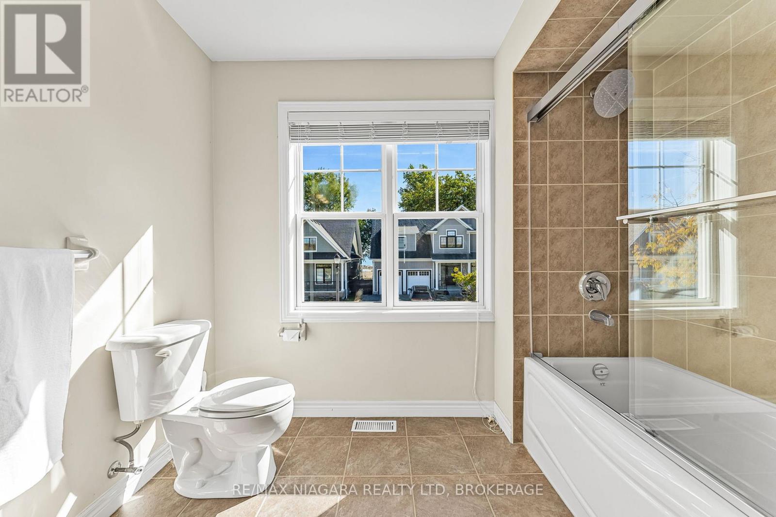 750 Lakeshore Road, Fort Erie, Ontario  L2A 0B4 - Photo 22 - X12474162