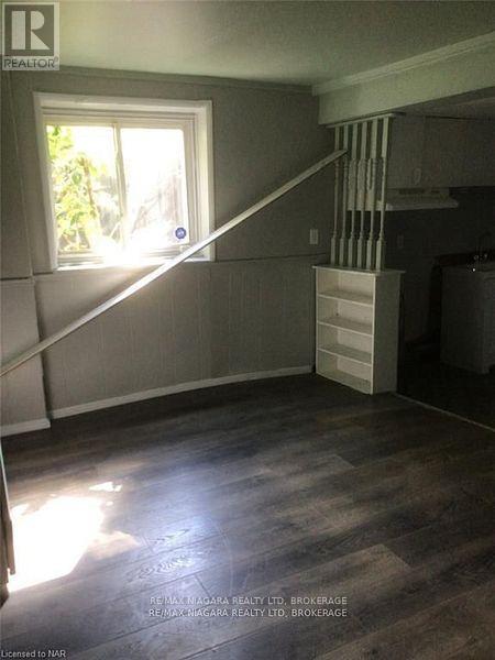 4541 Crysler Avenue, Niagara Falls, Ontario  L2E 3V5 - Photo 5 - X12475502