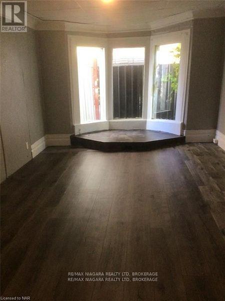 4541 Crysler Avenue, Niagara Falls, Ontario  L2E 3V5 - Photo 6 - X12475502