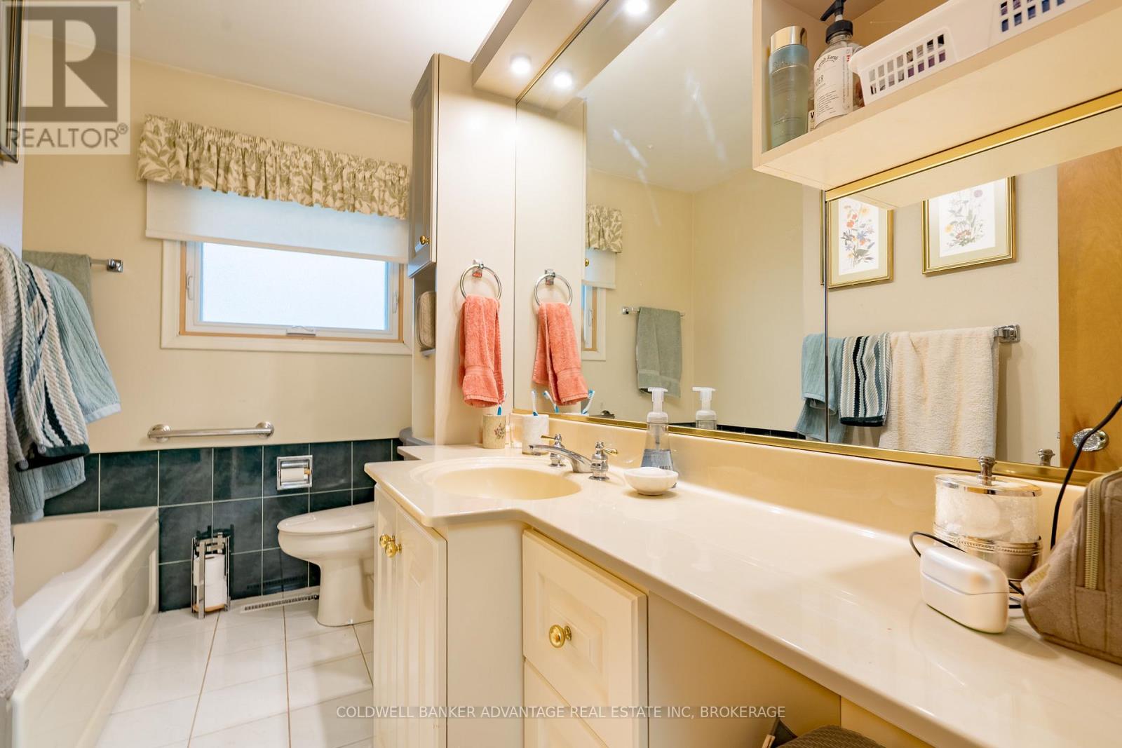 17 Wardrope Avenue, Hamilton, Ontario  L8G 1R9 - Photo 19 - X12475551