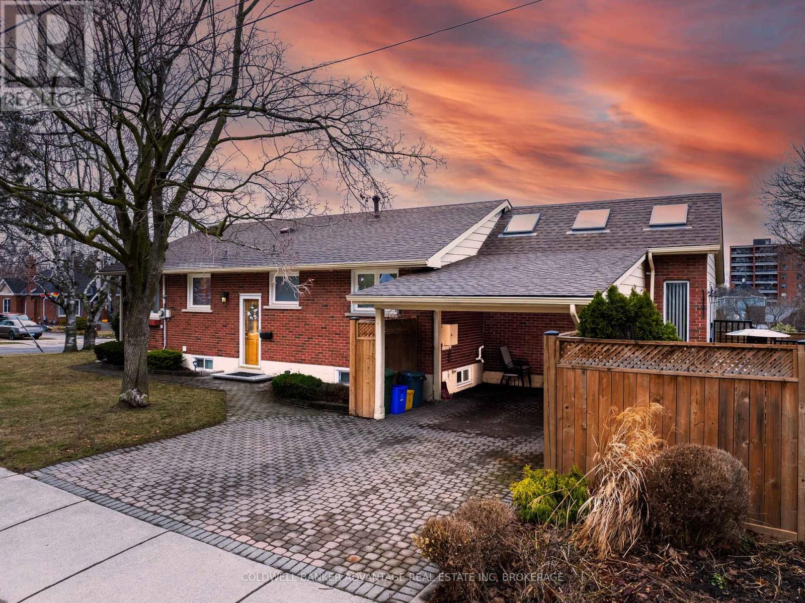 17 Wardrope Avenue, Hamilton, Ontario  L8G 1R9 - Photo 2 - X12475551