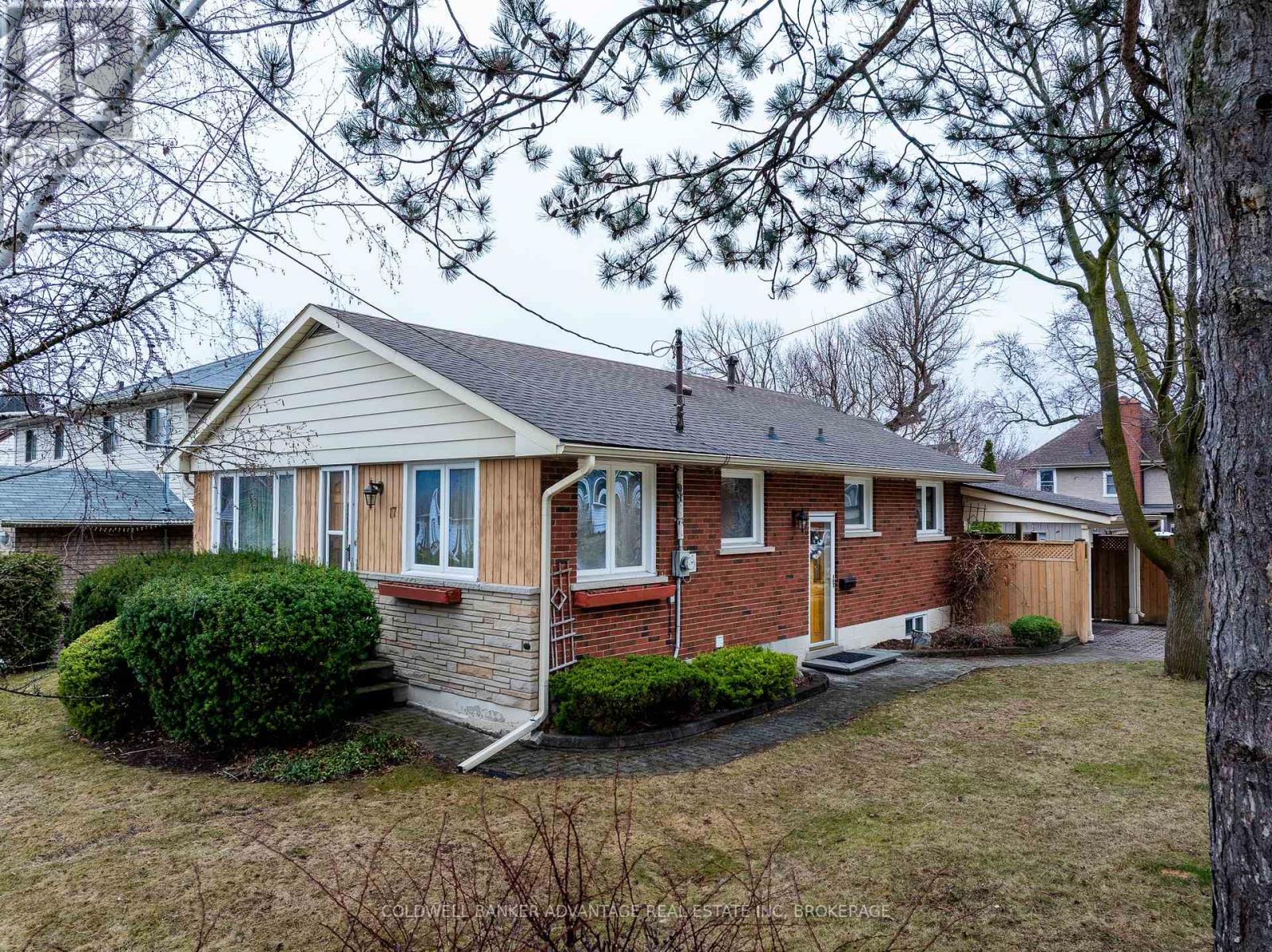 17 Wardrope Avenue, Hamilton, Ontario  L8G 1R9 - Photo 3 - X12475551