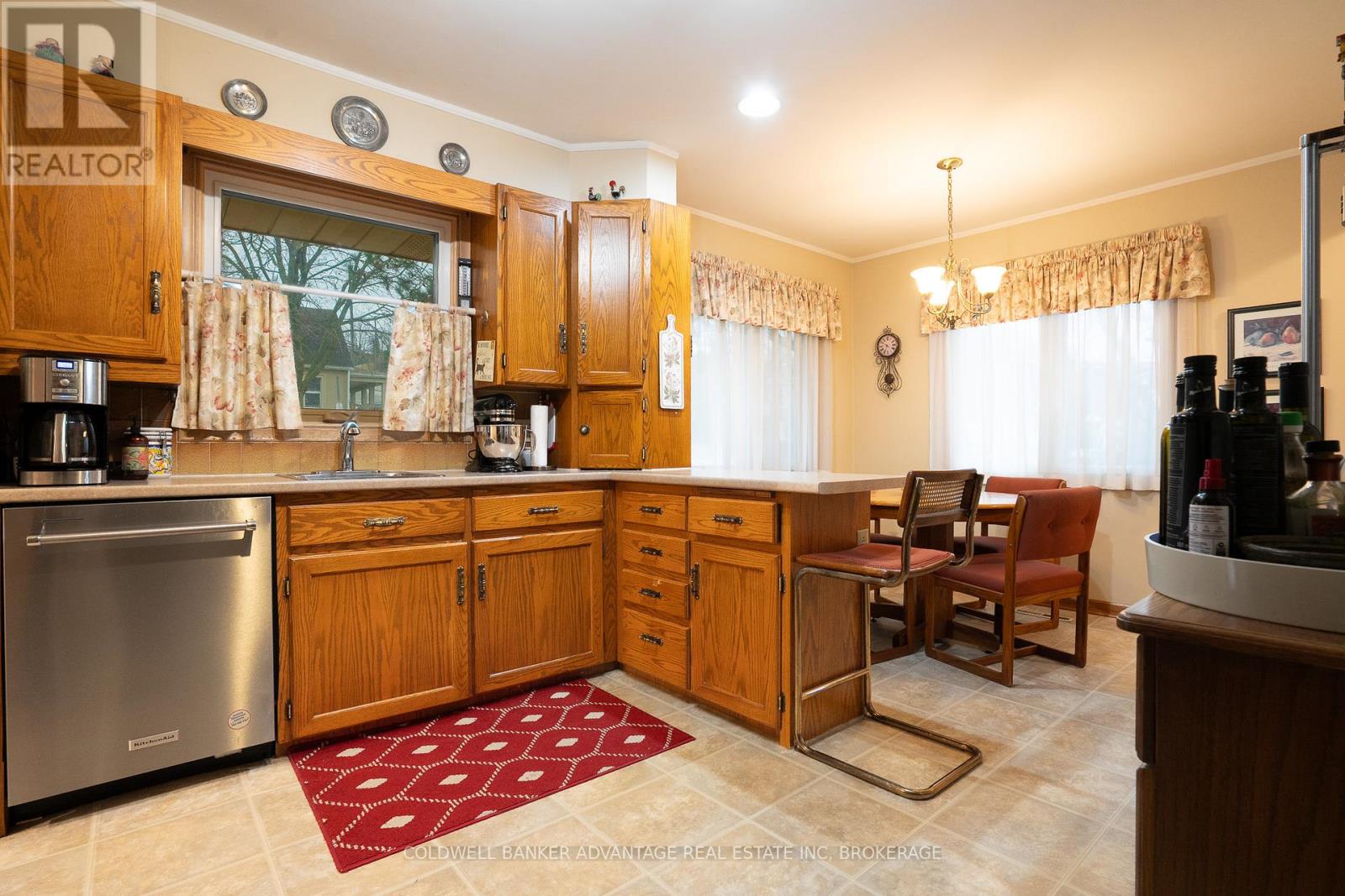 17 Wardrope Avenue, Hamilton, Ontario  L8G 1R9 - Photo 6 - X12475551