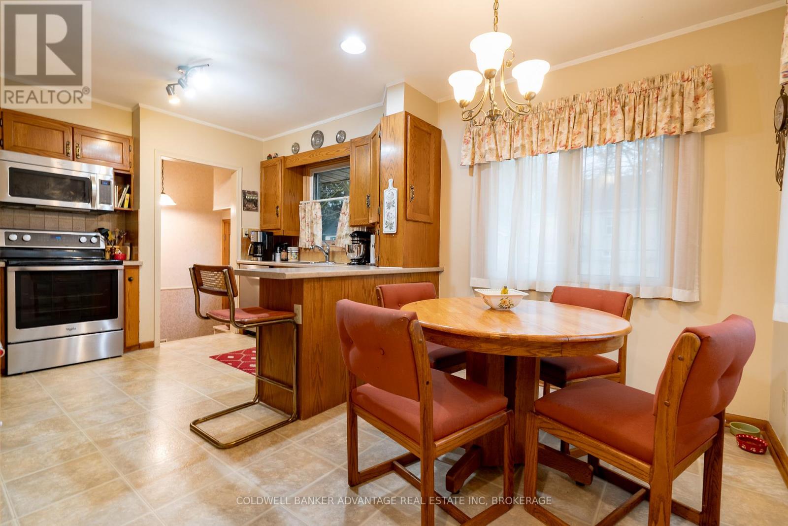 17 Wardrope Avenue, Hamilton, Ontario  L8G 1R9 - Photo 8 - X12475551