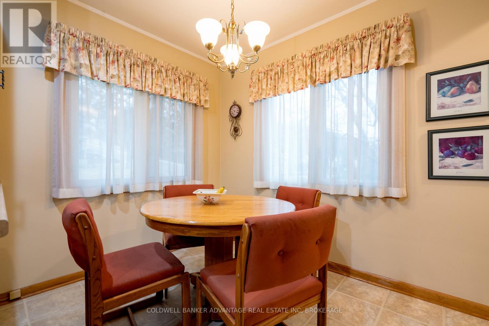 17 Wardrope Avenue, Hamilton, Ontario  L8G 1R9 - Photo 9 - X12475551