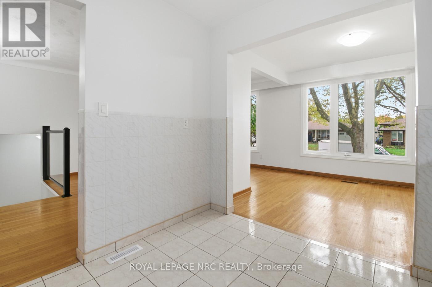 4448 Meadowvale Drive, Niagara Falls, Ontario  L2E 5W9 - Photo 13 - X12475856