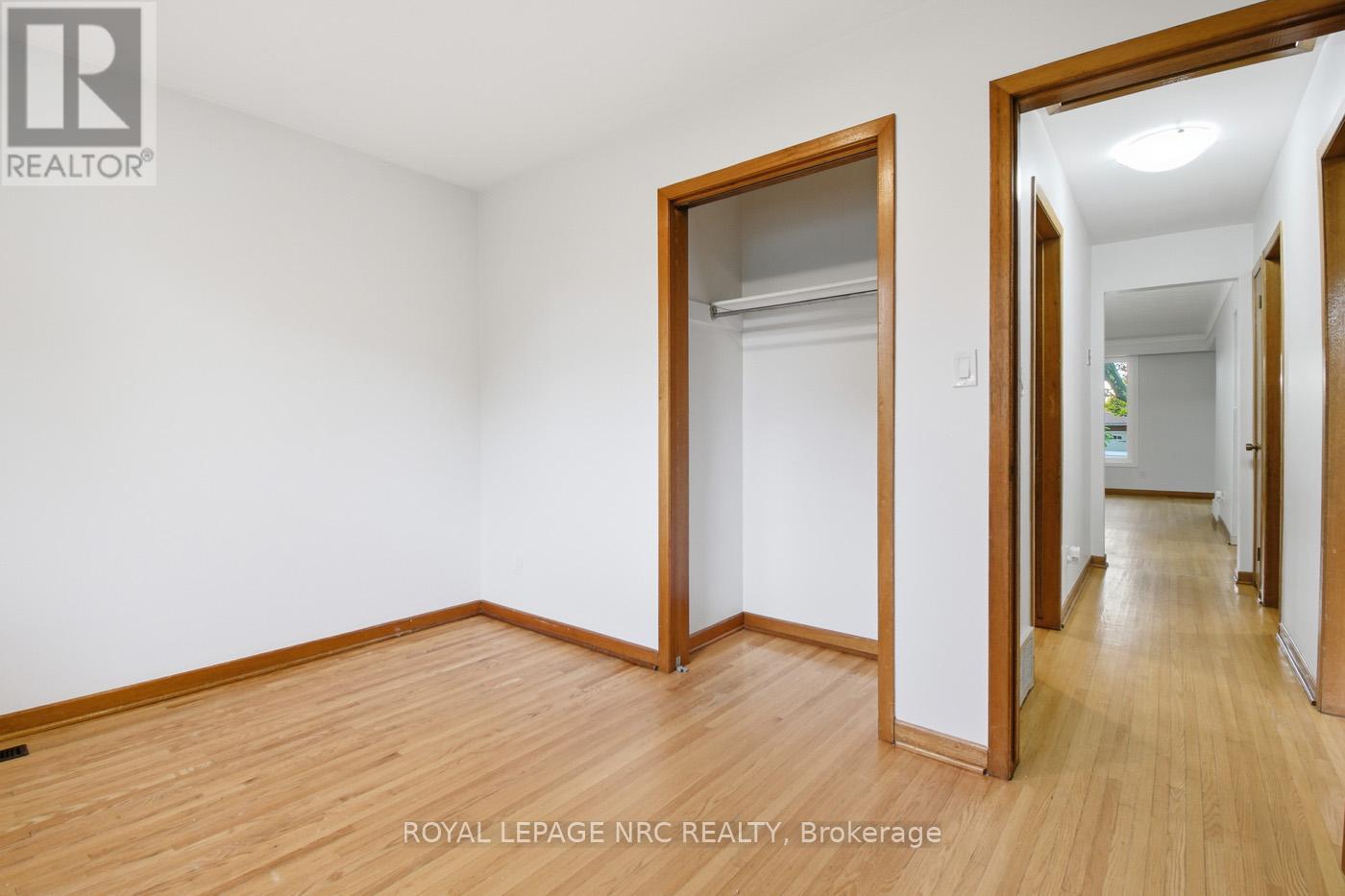 4448 Meadowvale Drive, Niagara Falls, Ontario  L2E 5W9 - Photo 16 - X12475856