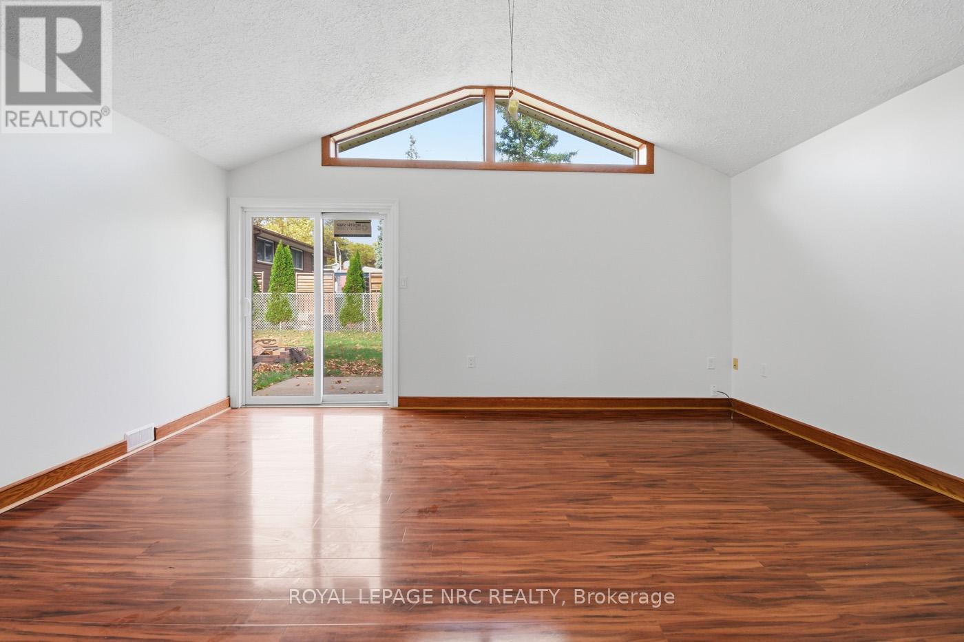 4448 Meadowvale Drive, Niagara Falls, Ontario  L2E 5W9 - Photo 18 - X12475856