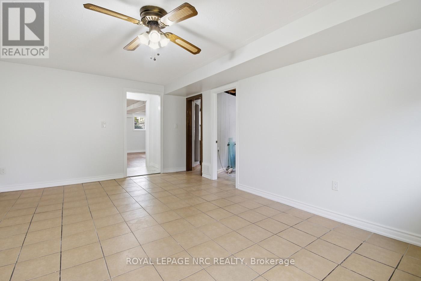 4448 Meadowvale Drive, Niagara Falls, Ontario  L2E 5W9 - Photo 22 - X12475856