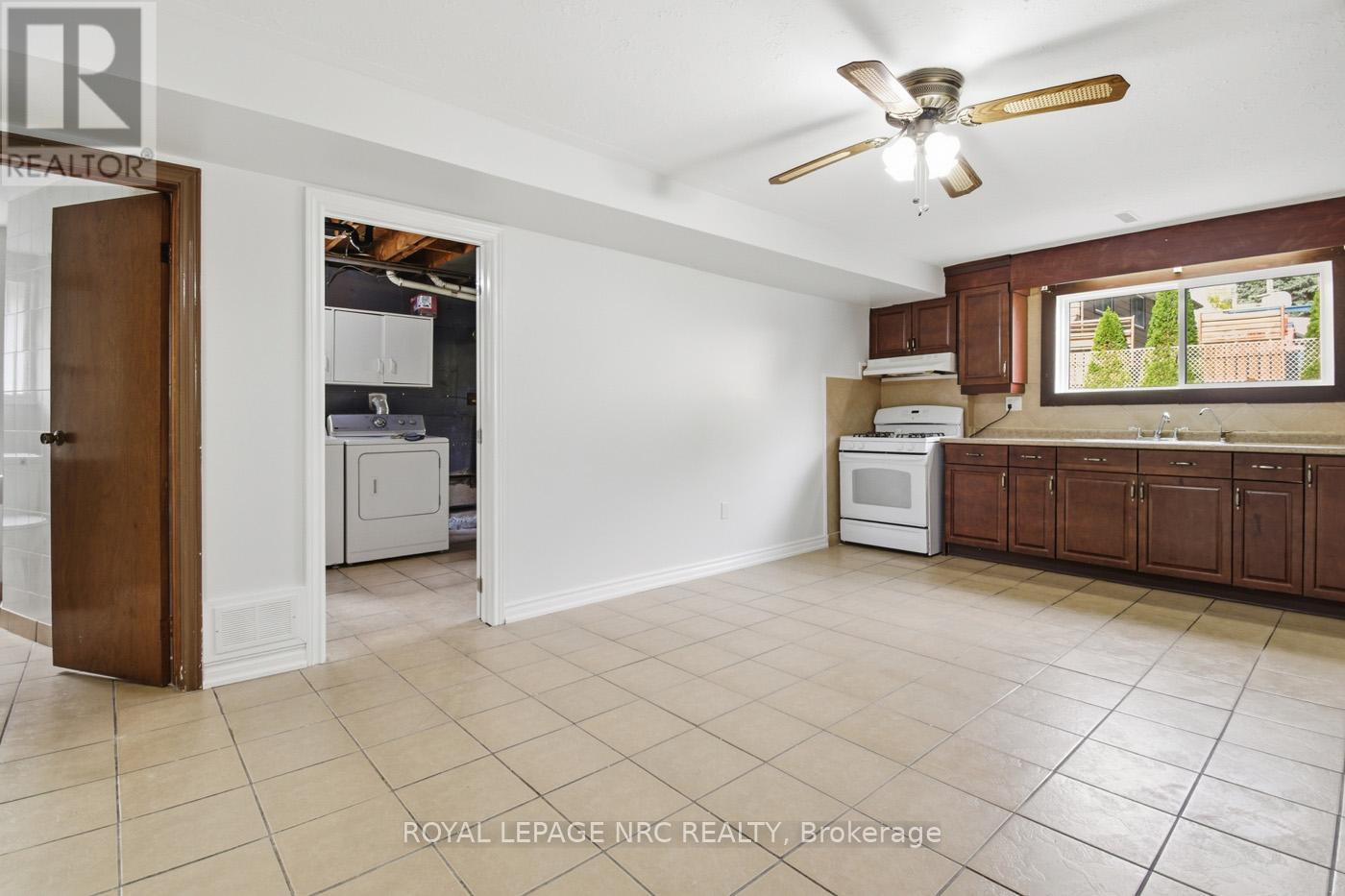 4448 Meadowvale Drive, Niagara Falls, Ontario  L2E 5W9 - Photo 23 - X12475856