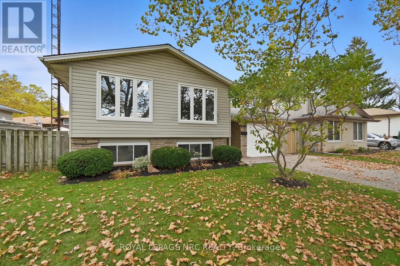 4448 Meadowvale Drive, Niagara Falls, Ontario  L2E 5W9 - Photo 3 - X12475856