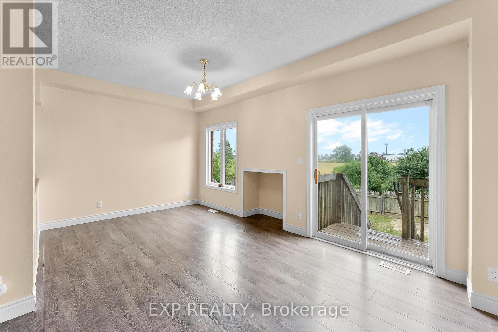 38 Natalie Court, Thorold, Ontario  L2V 5C6 - Photo 2 - X12476574