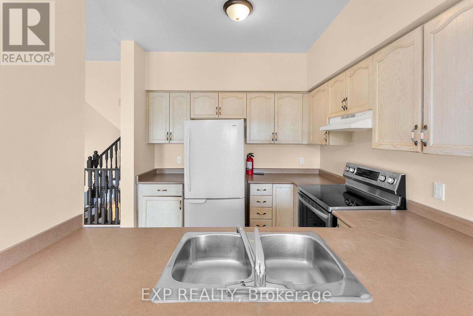 38 Natalie Court, Thorold, Ontario  L2V 5C6 - Photo 7 - X12476574