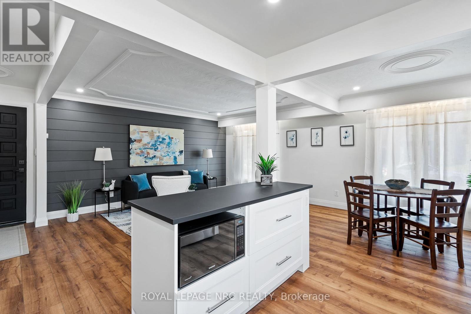 Upper - 4908 Pettit Avenue, Niagara Falls, Ontario  L2E 6L6 - Photo 11 - X12477617