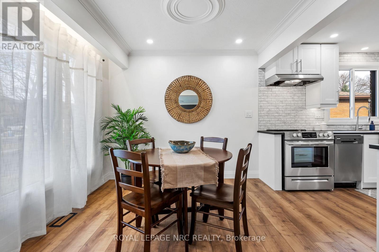 Upper - 4908 Pettit Avenue, Niagara Falls, Ontario  L2E 6L6 - Photo 12 - X12477617