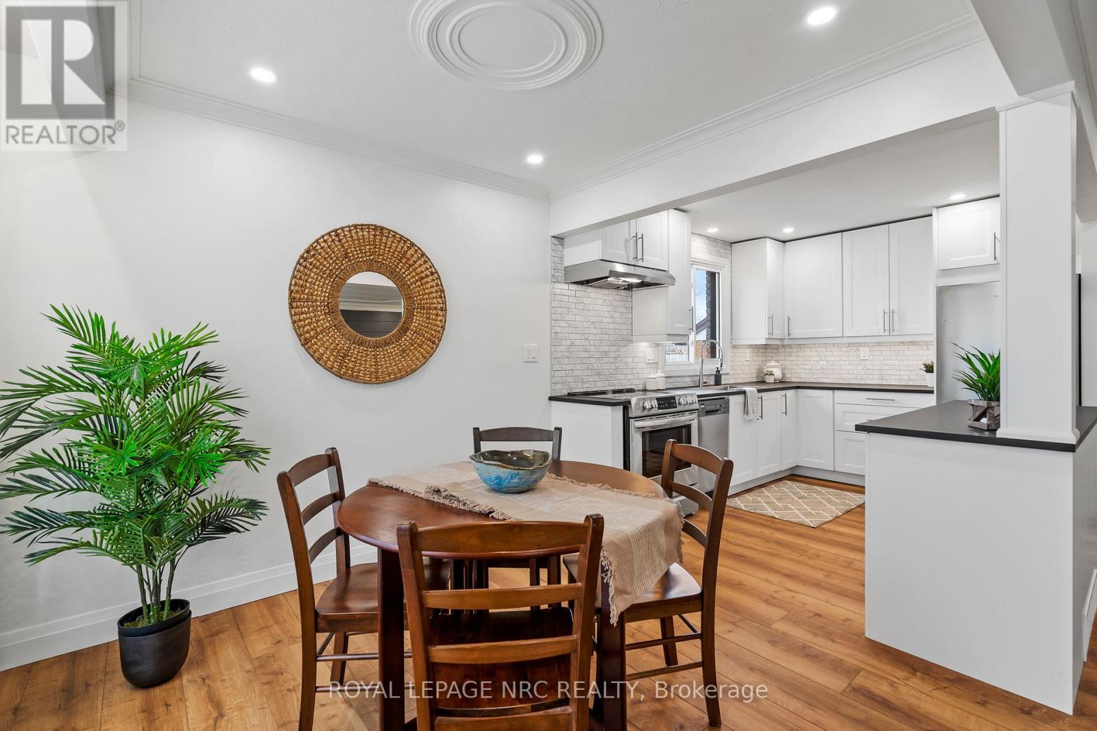 Upper - 4908 Pettit Avenue, Niagara Falls, Ontario  L2E 6L6 - Photo 13 - X12477617