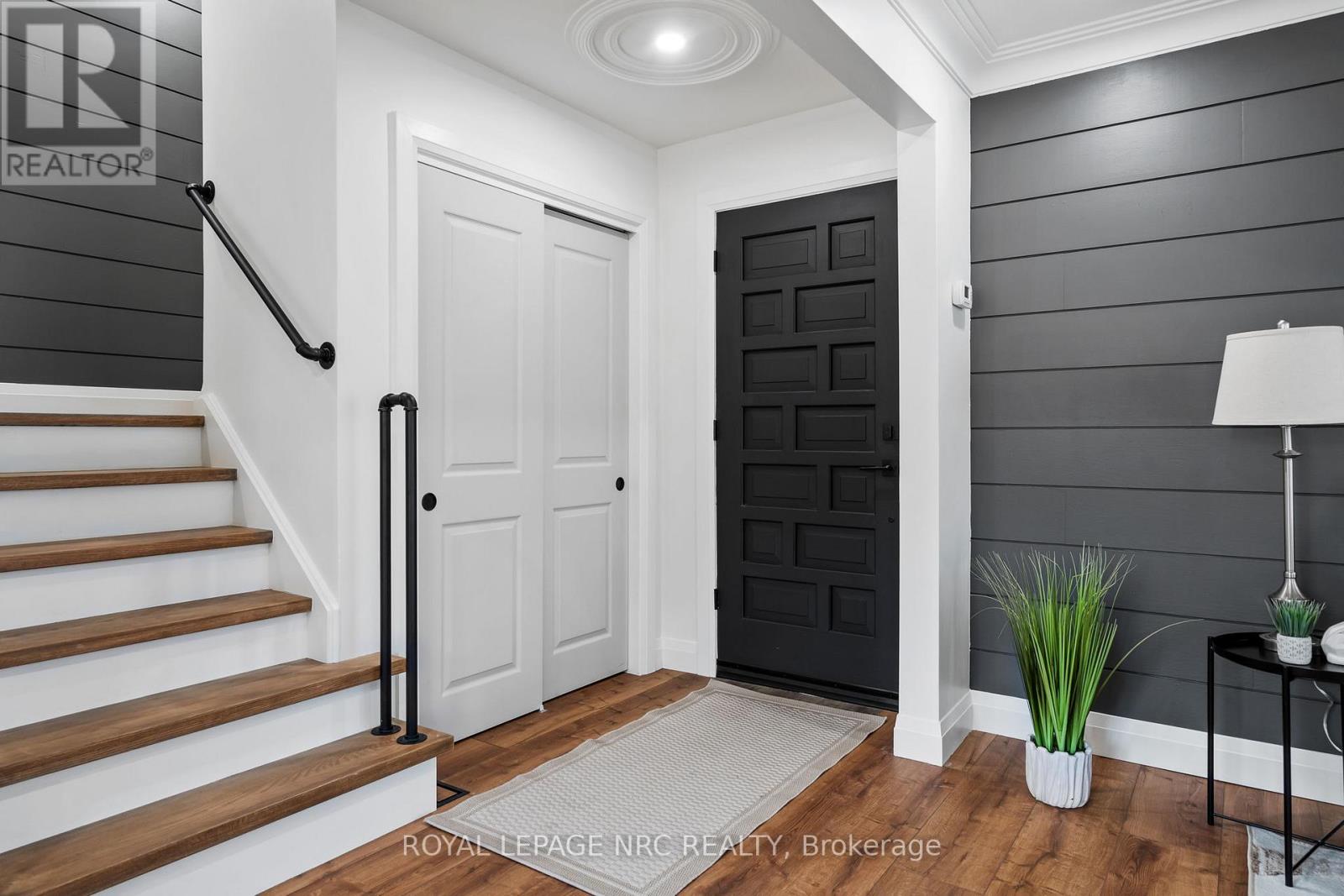 Upper - 4908 Pettit Avenue, Niagara Falls, Ontario  L2E 6L6 - Photo 2 - X12477617