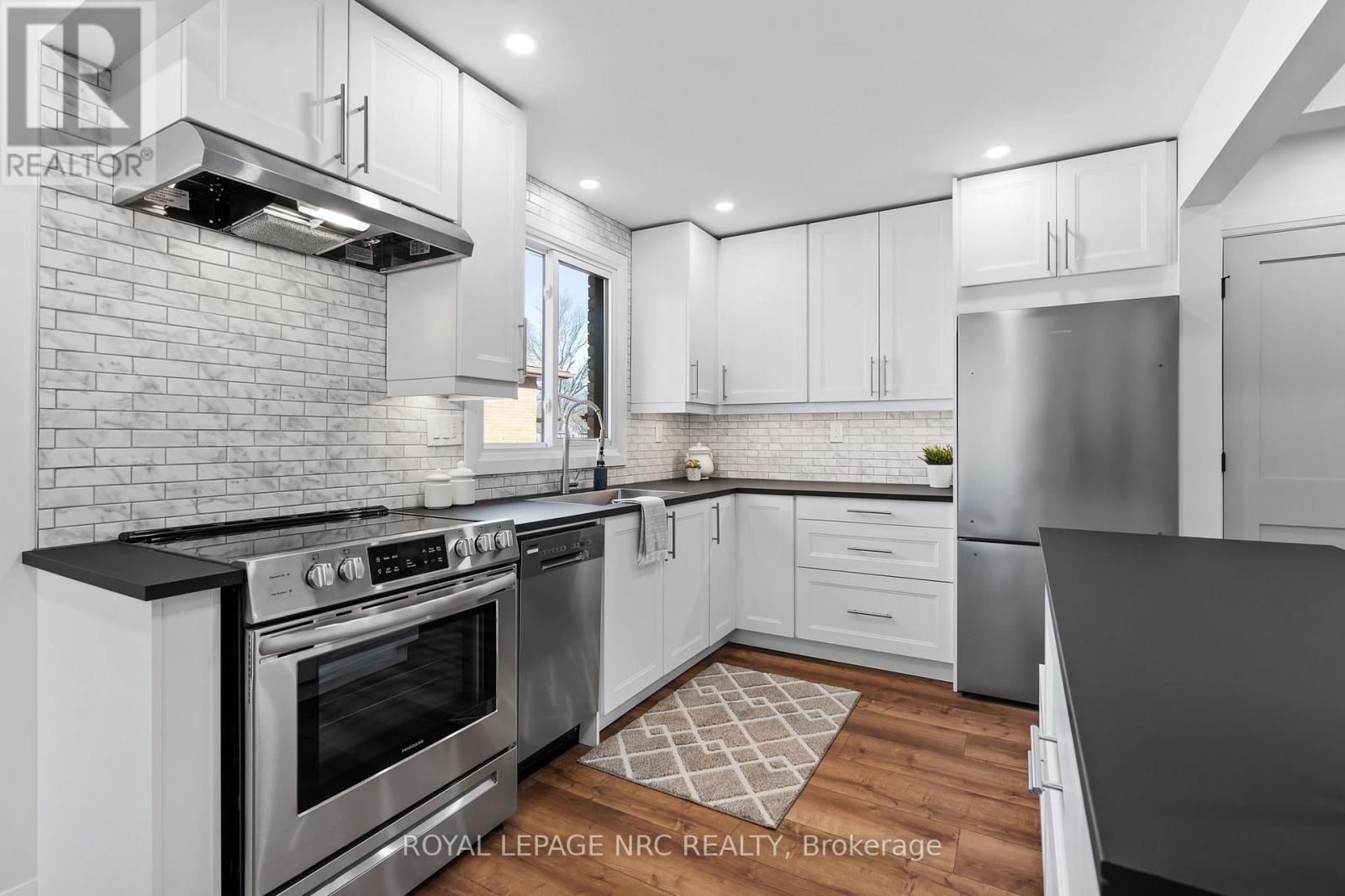 Upper - 4908 Pettit Avenue, Niagara Falls, Ontario  L2E 6L6 - Photo 9 - X12477617