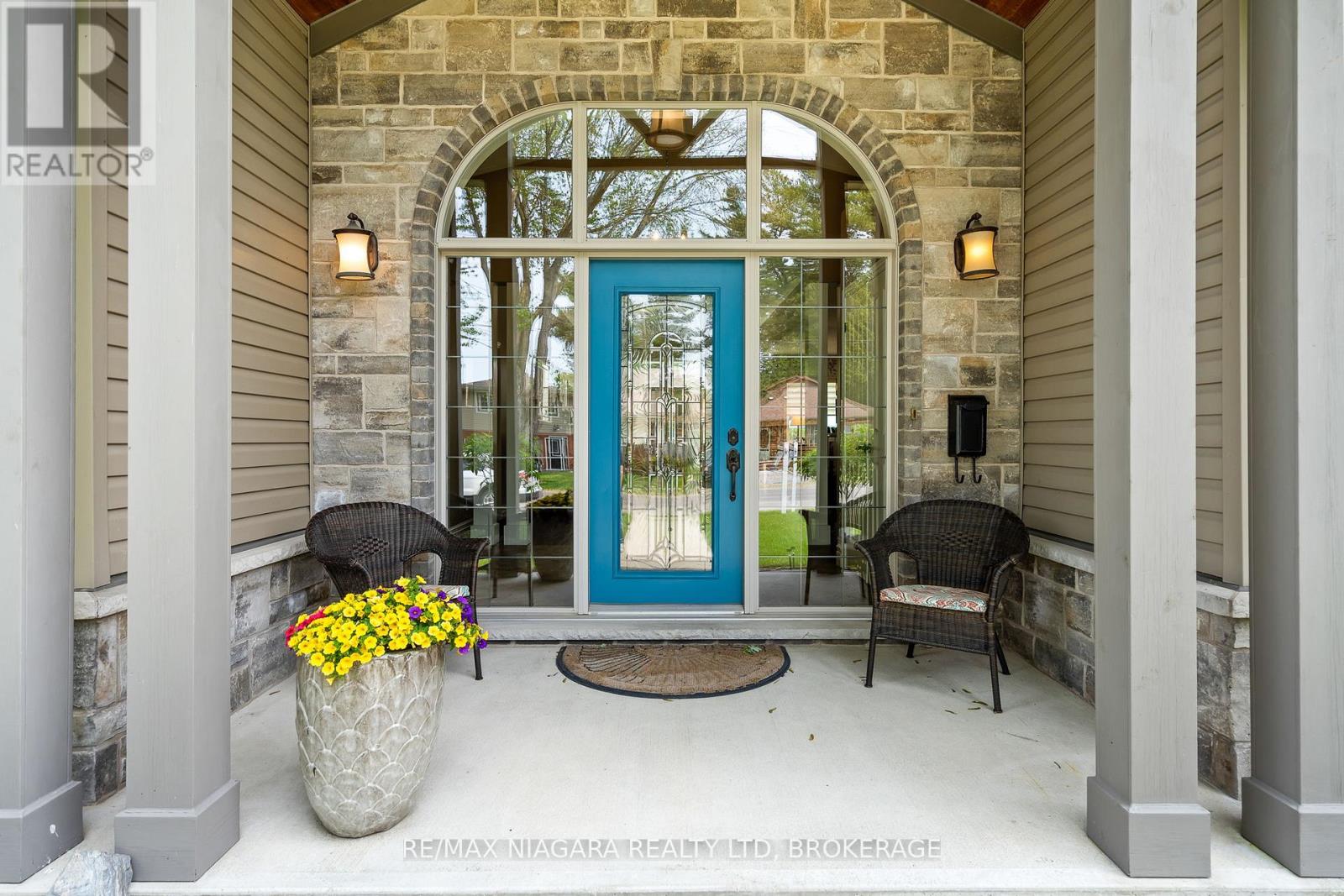 47 Rosemount Avenue, Port Colborne, Ontario  L3K 5P8 - Photo 3 - X12480273