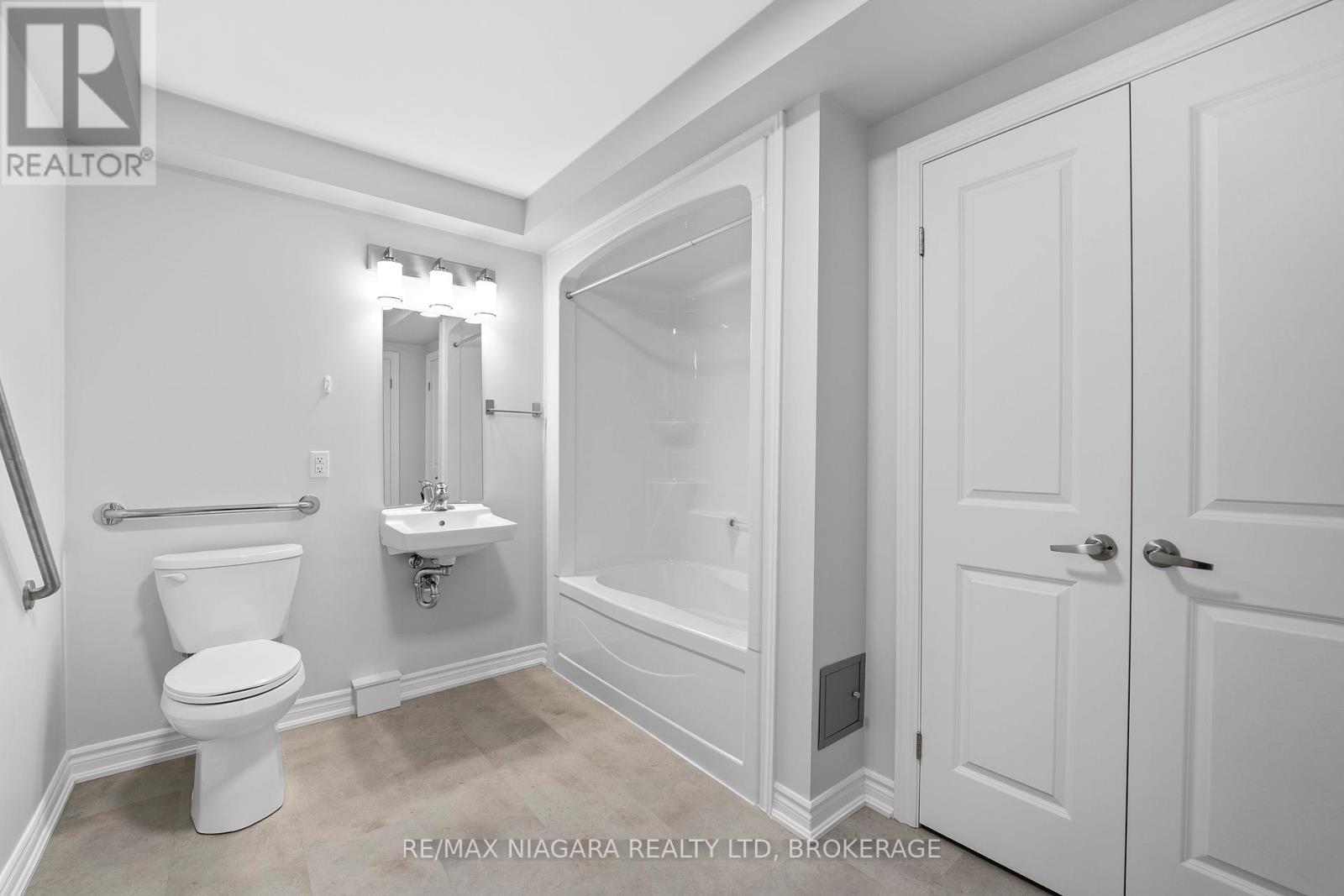 103 - 63 Vine Street S, St. Catharines, Ontario  L2R 3X9 - Photo 10 - X12481130