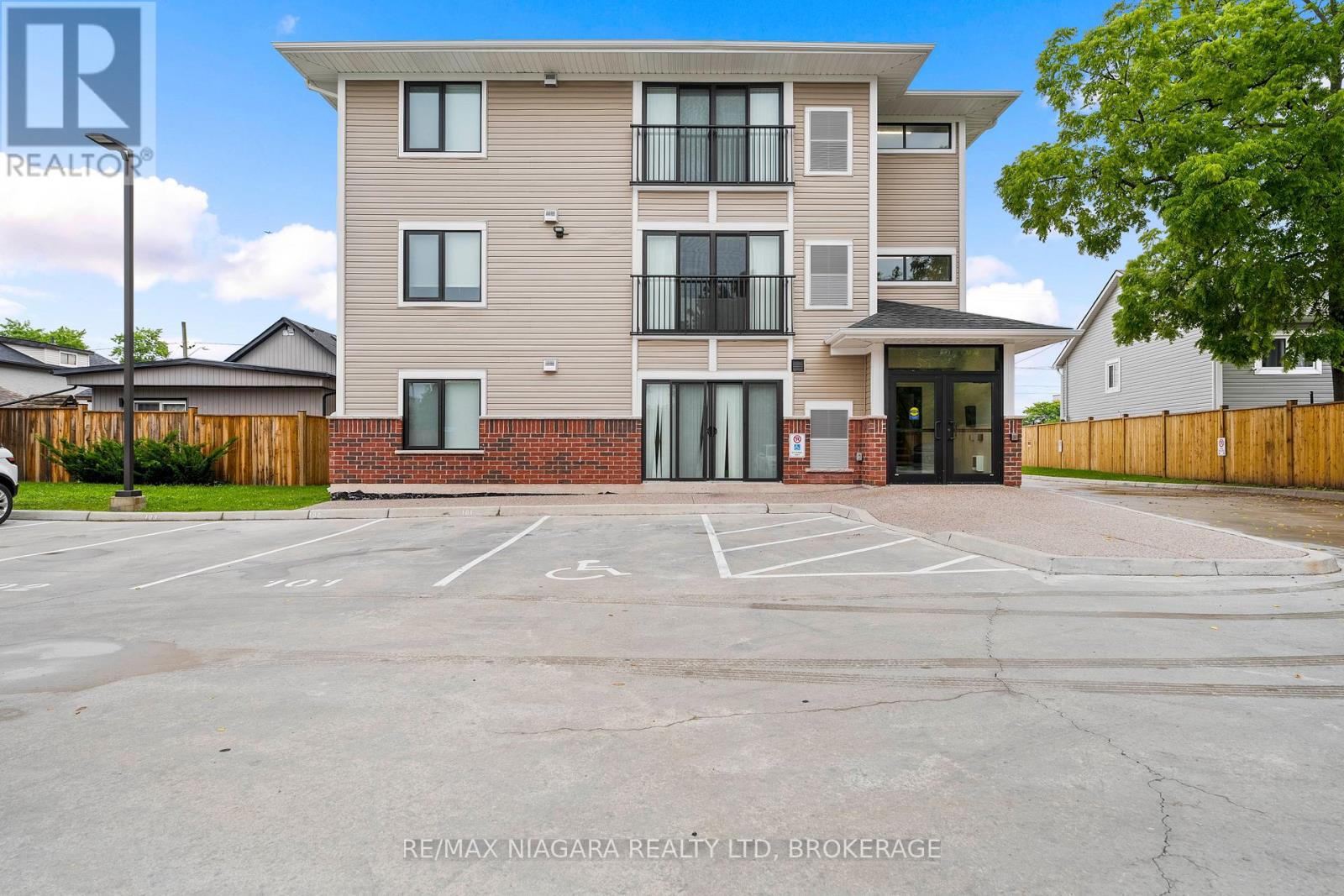 103 - 63 Vine Street S, St. Catharines, Ontario  L2R 3X9 - Photo 21 - X12481130