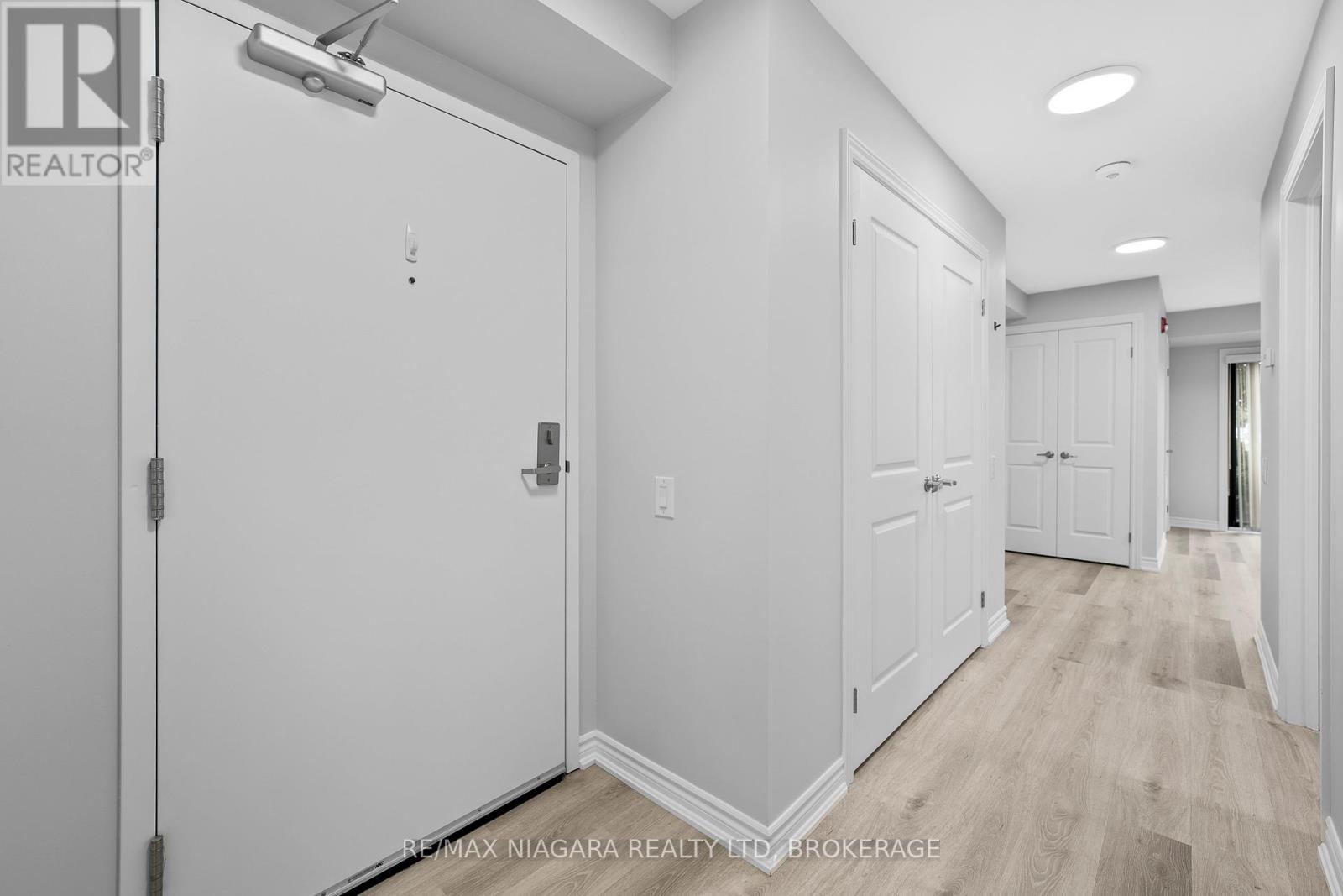 103 - 63 Vine Street S, St. Catharines, Ontario  L2R 3X9 - Photo 3 - X12481130