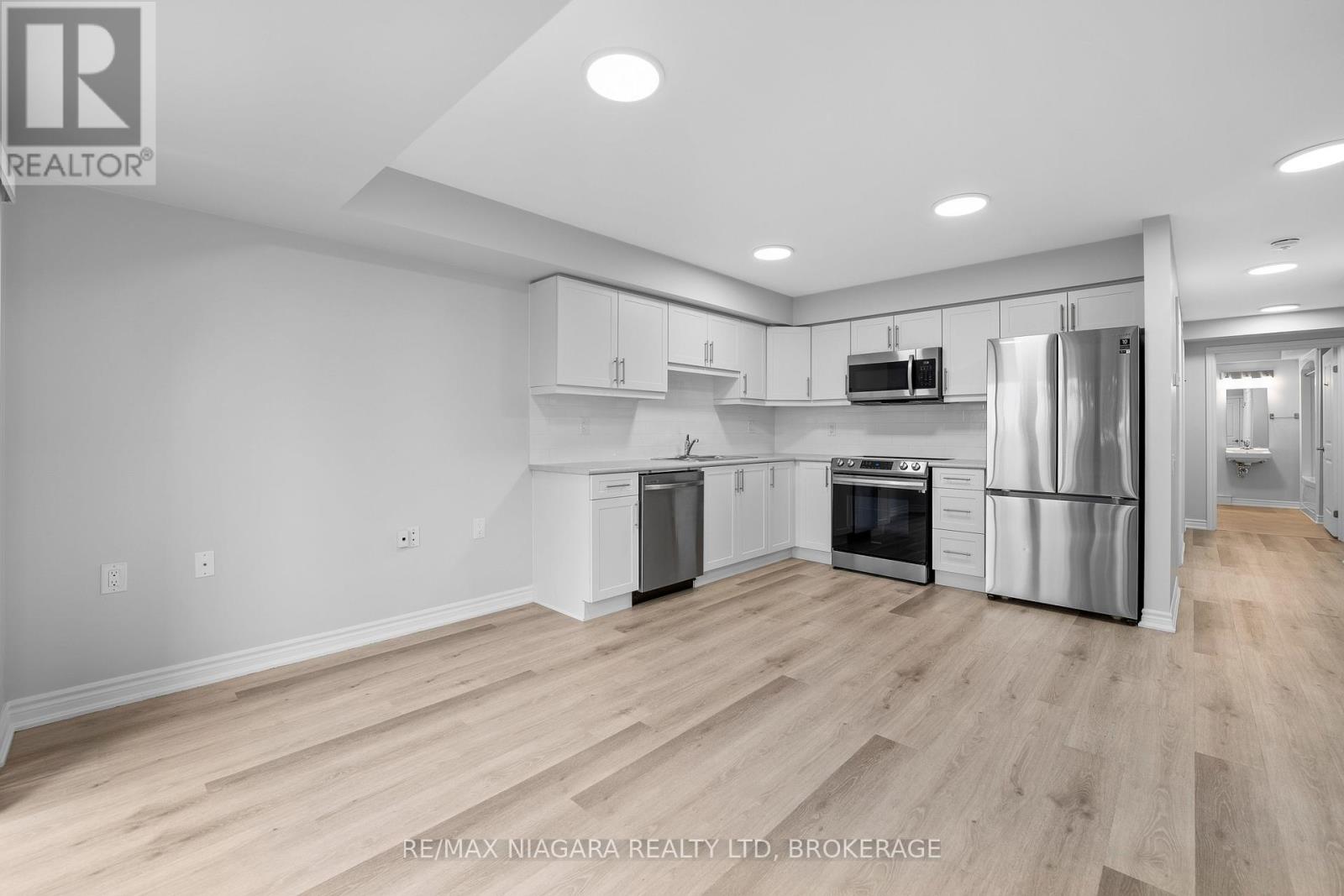 103 - 63 Vine Street S, St. Catharines, Ontario  L2R 3X9 - Photo 5 - X12481130