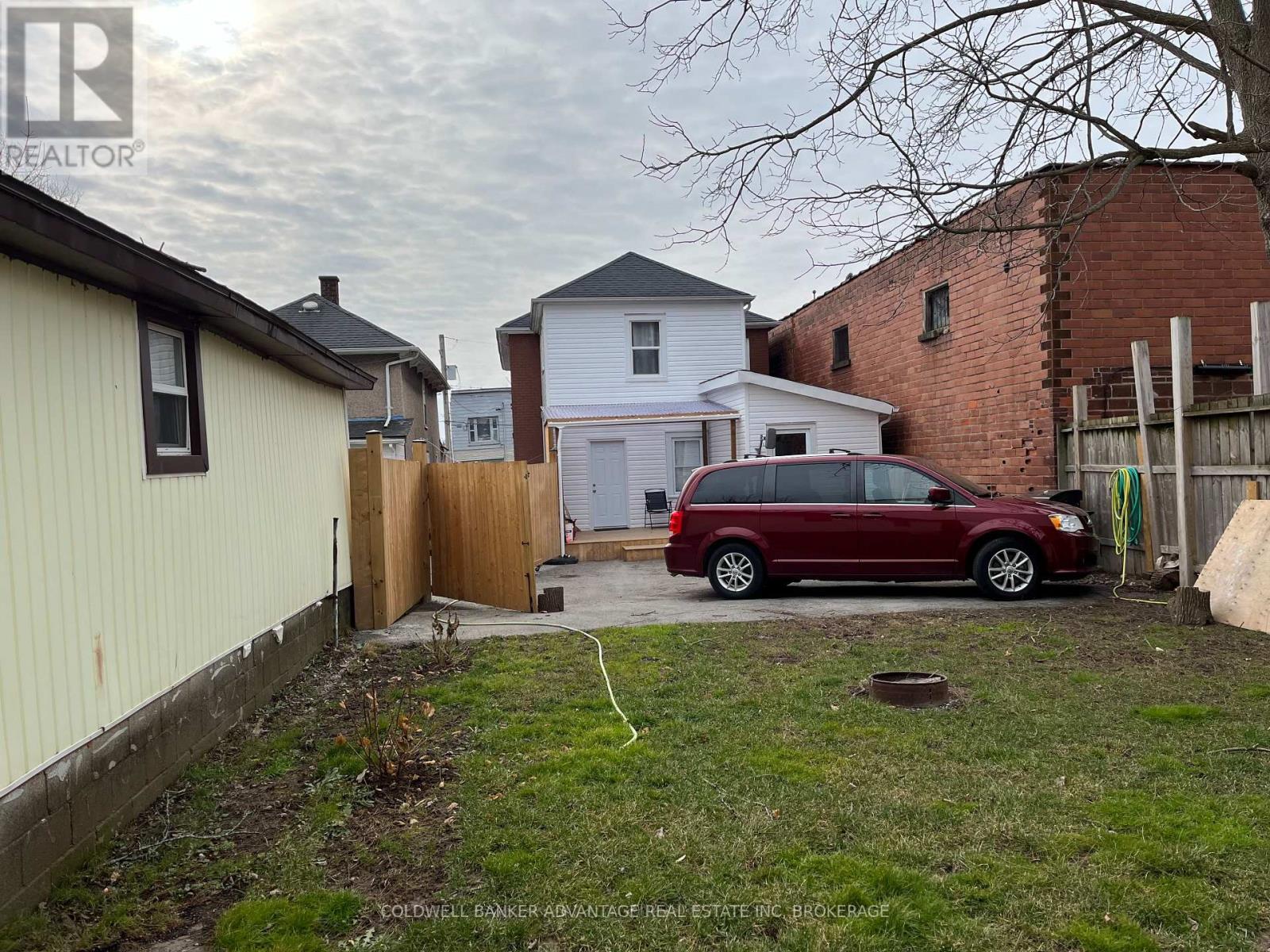 14 Albert Street, Welland, Ontario  L3B 4L2 - Photo 2 - X12482878