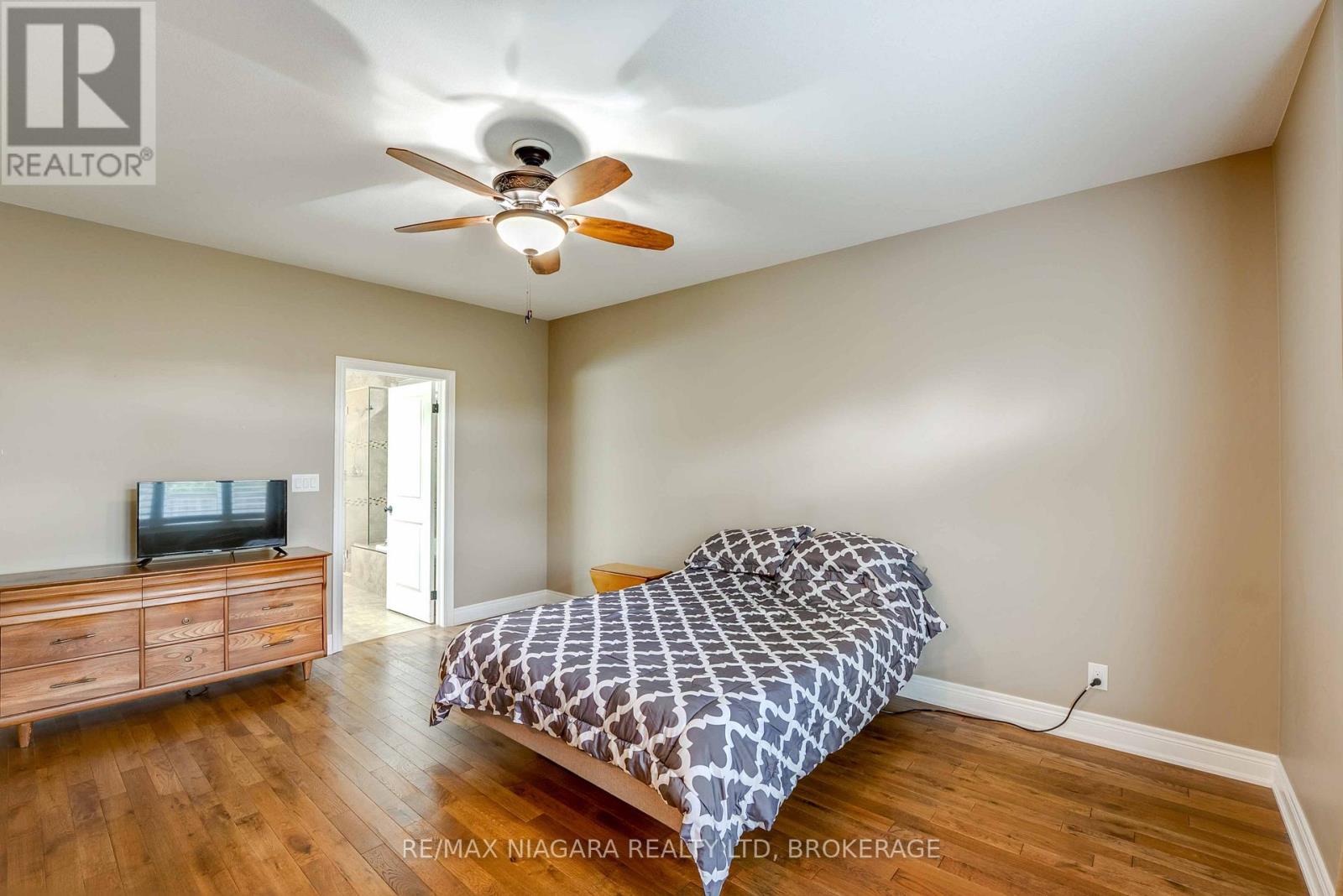 24 Emerald Common, St. Catharines, Ontario  L2M 0A7 - Photo 11 - X12483562