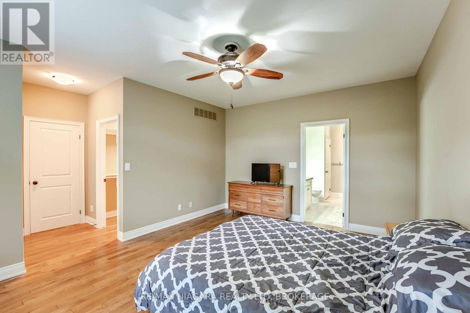 24 Emerald Common, St. Catharines, Ontario  L2M 0A7 - Photo 12 - X12483562