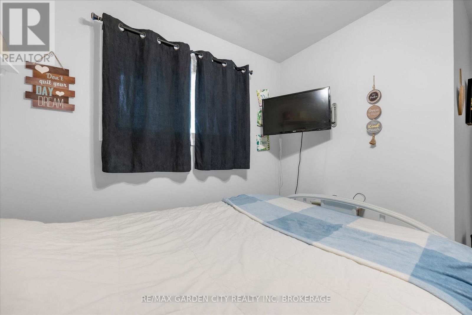 26 Howard Avenue, St. Catharines, Ontario  L2N 3X1 - Photo 15 - X12484107