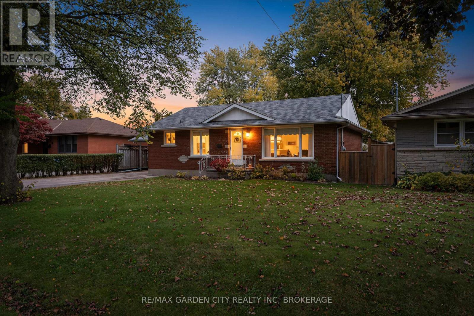 26 Howard Avenue, St. Catharines, Ontario  L2N 3X1 - Photo 3 - X12484107