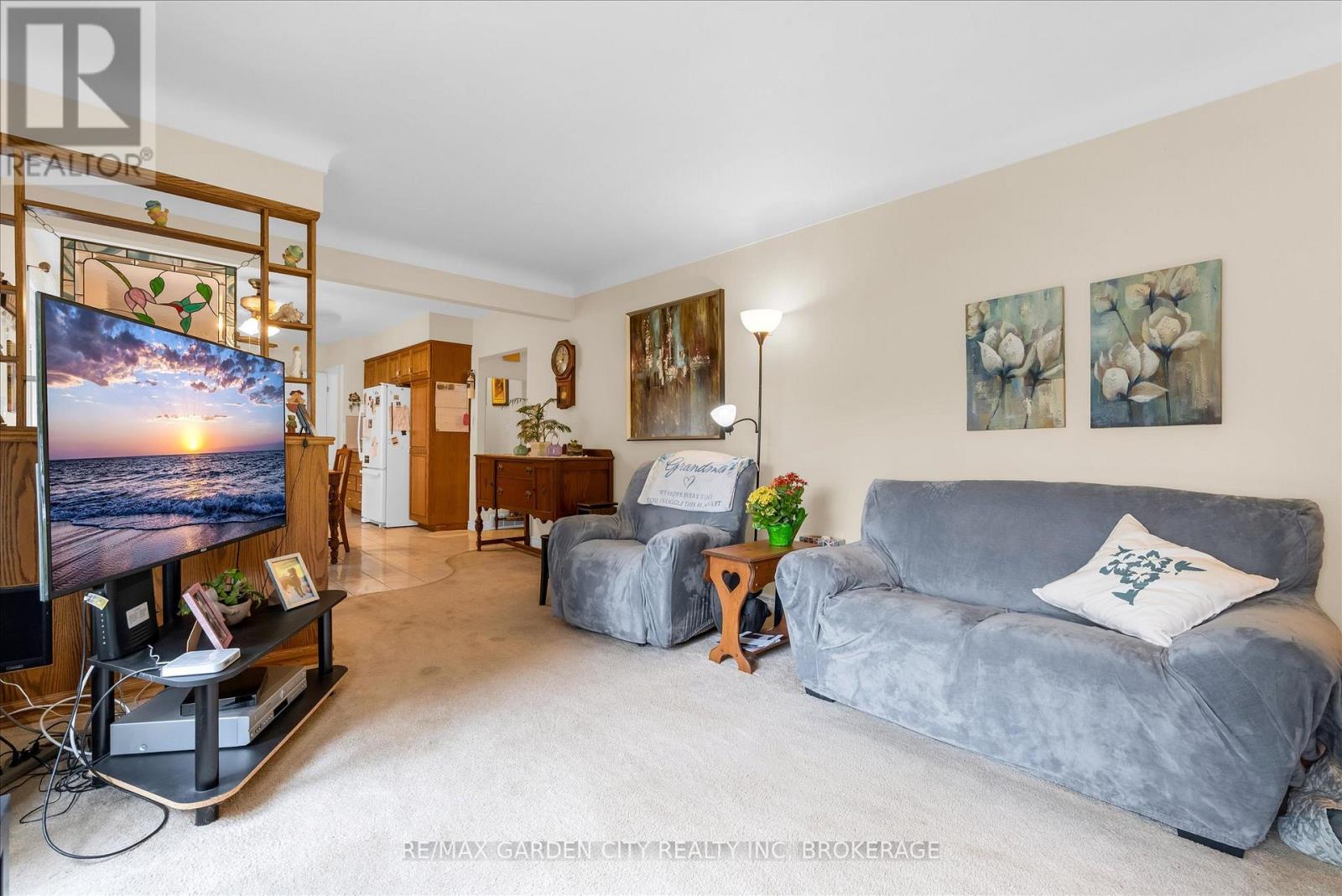 26 Howard Avenue, St. Catharines, Ontario  L2N 3X1 - Photo 5 - X12484107