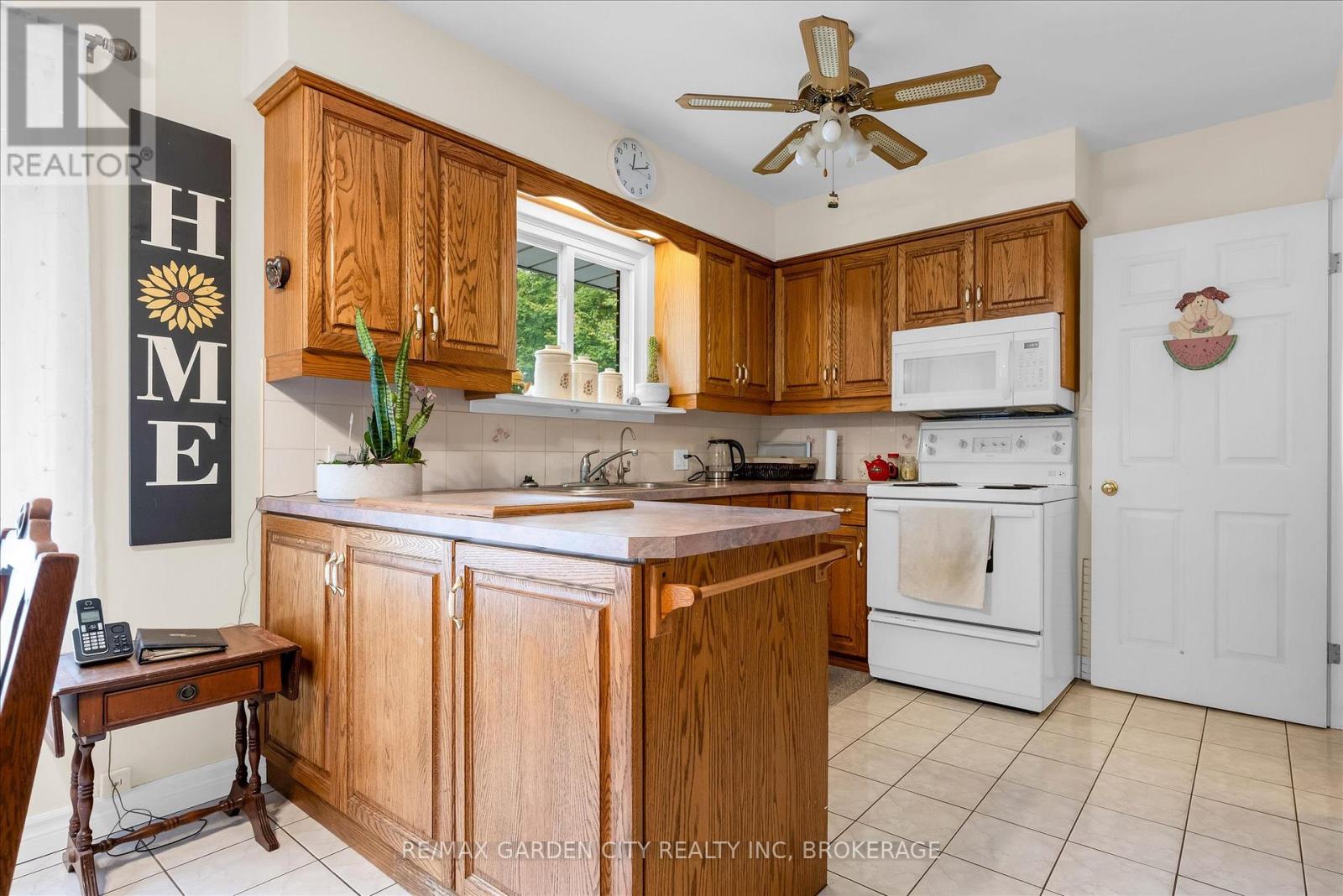 26 Howard Avenue, St. Catharines, Ontario  L2N 3X1 - Photo 9 - X12484107