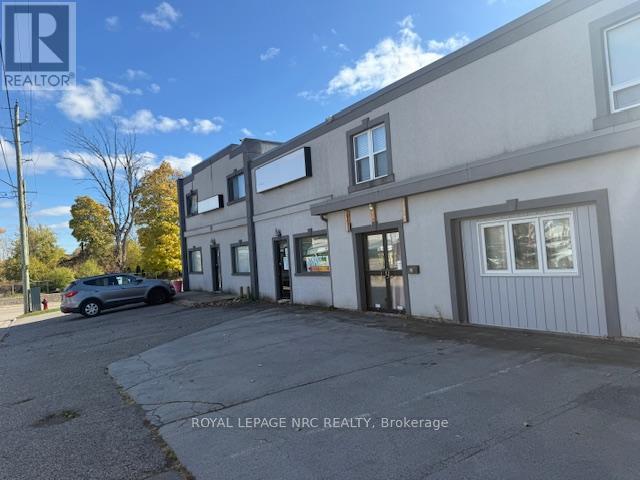 6102 Perkins Street, Niagara Falls, Ontario  L2E 5R8 - Photo 4 - X12484389