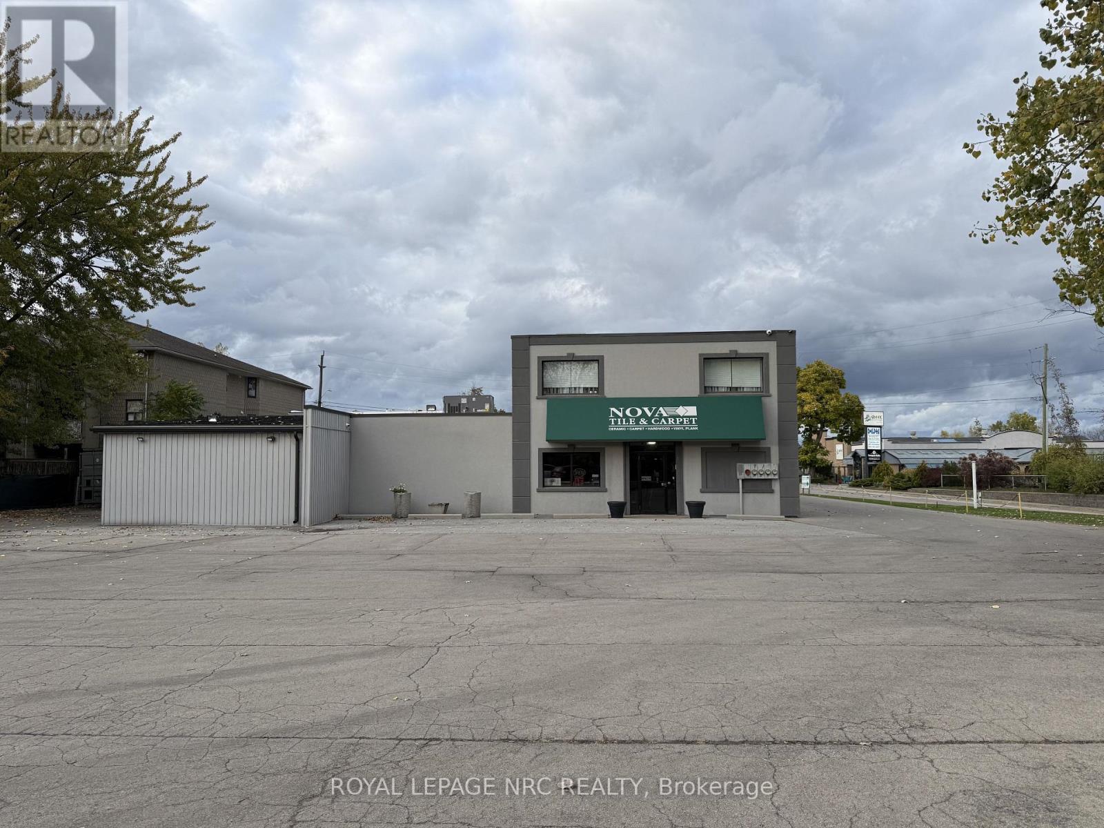 6102 Perkins Street, Niagara Falls, Ontario  L2E 5R8 - Photo 5 - X12484389
