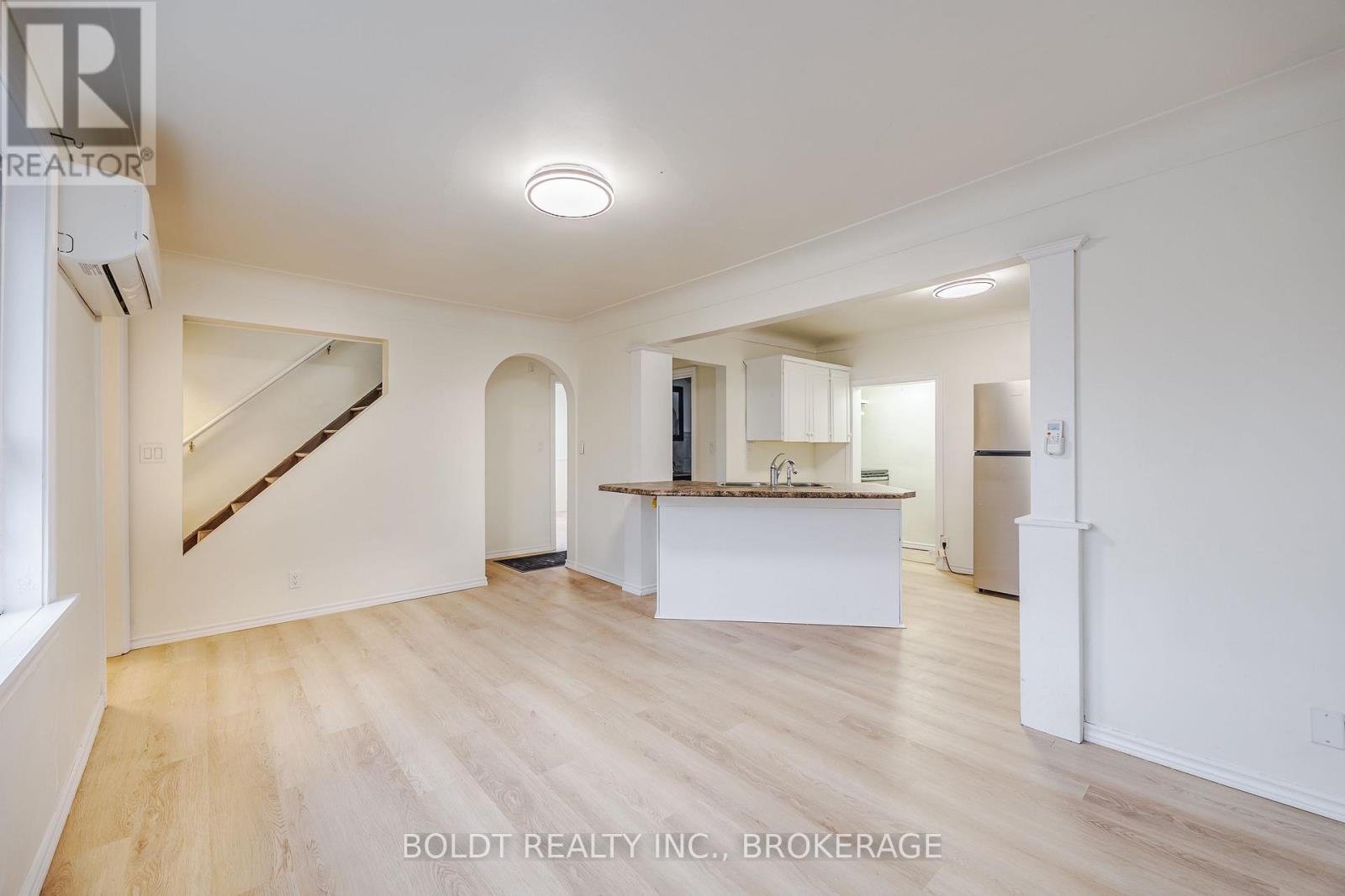 53 Hartzel Road, St. Catharines, Ontario  L2P 1M6 - Photo 6 - X12484825