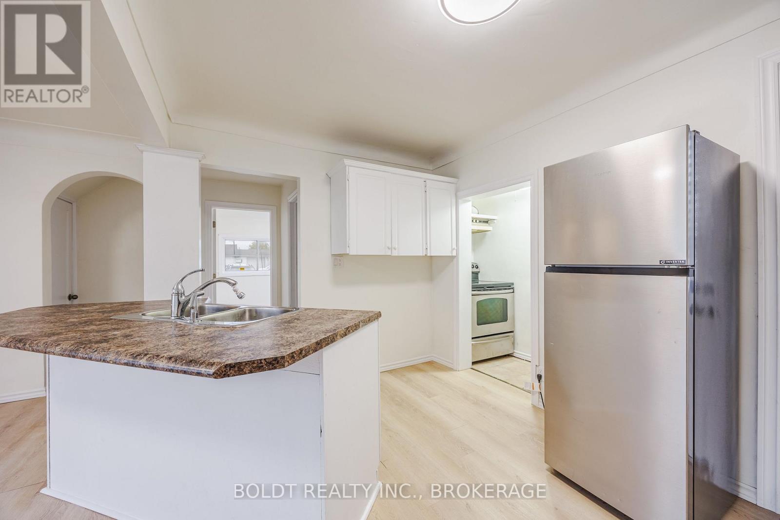 53 Hartzel Road, St. Catharines, Ontario  L2P 1M6 - Photo 7 - X12484825