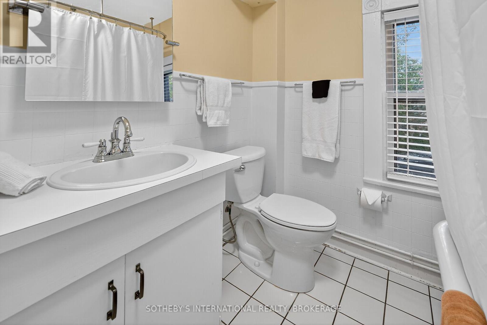 54 Platoff Street, Niagara-On-The-Lake, Ontario  L0S 1J0 - Photo 21 - X12485076