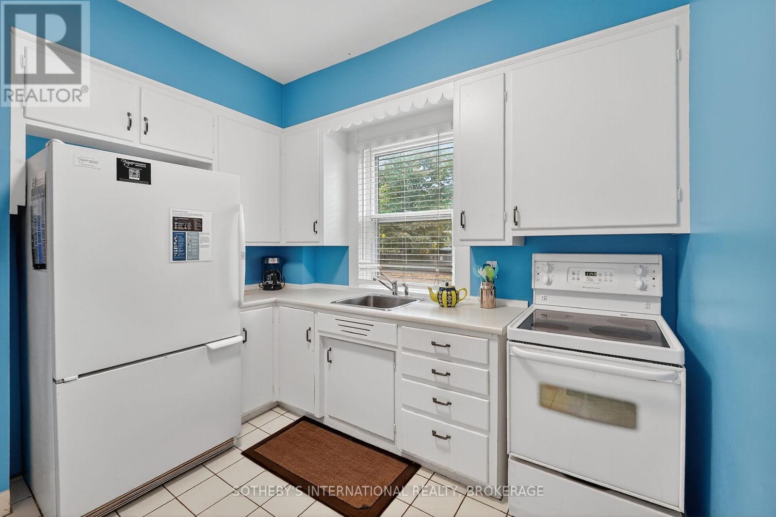 54 Platoff Street, Niagara-On-The-Lake, Ontario  L0S 1J0 - Photo 9 - X12485076